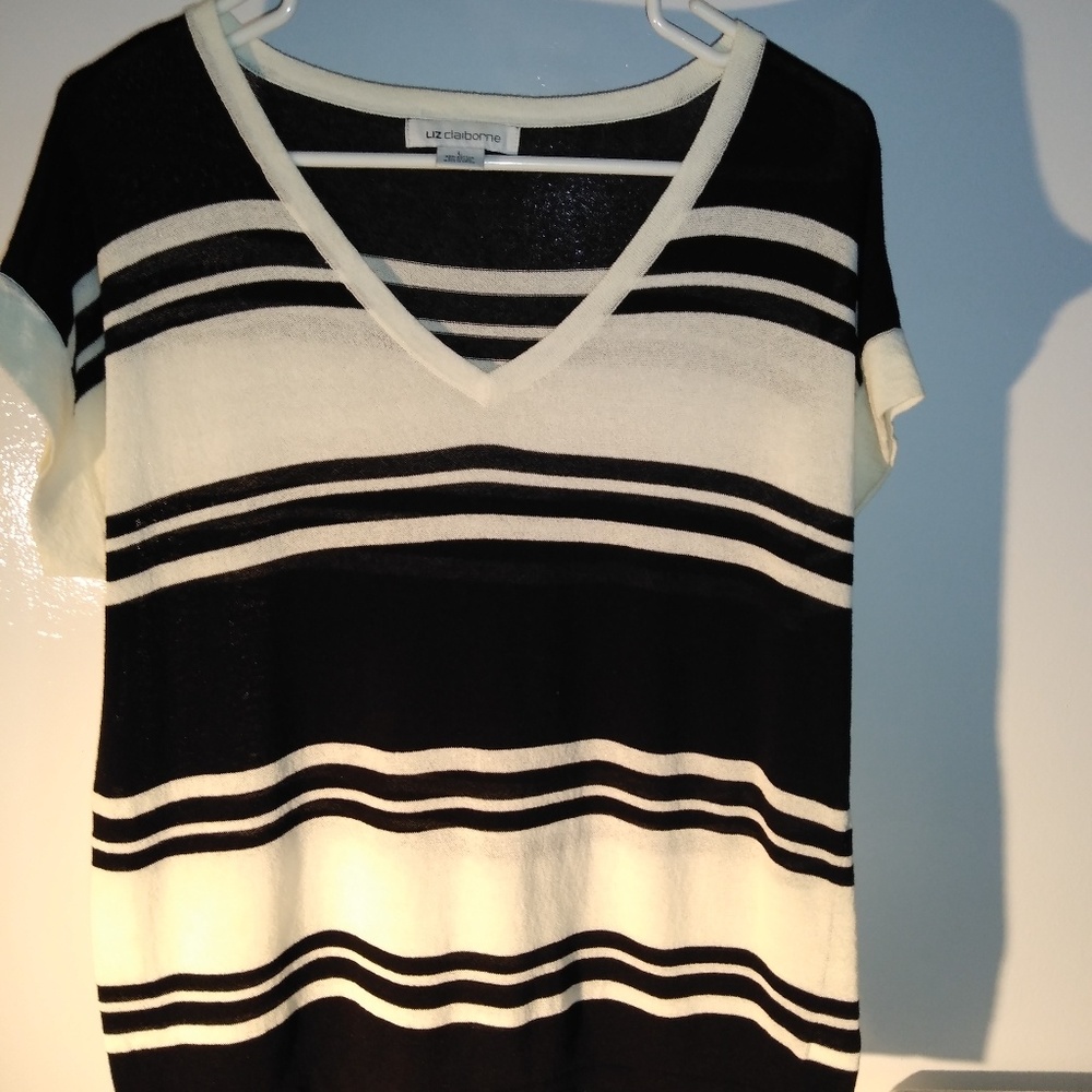 Liz claiborn black and white shirt